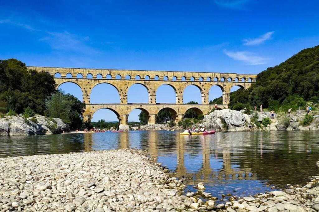 Insolite Studio -La Tour Des Templiers- Montfrin エクステリア 写真