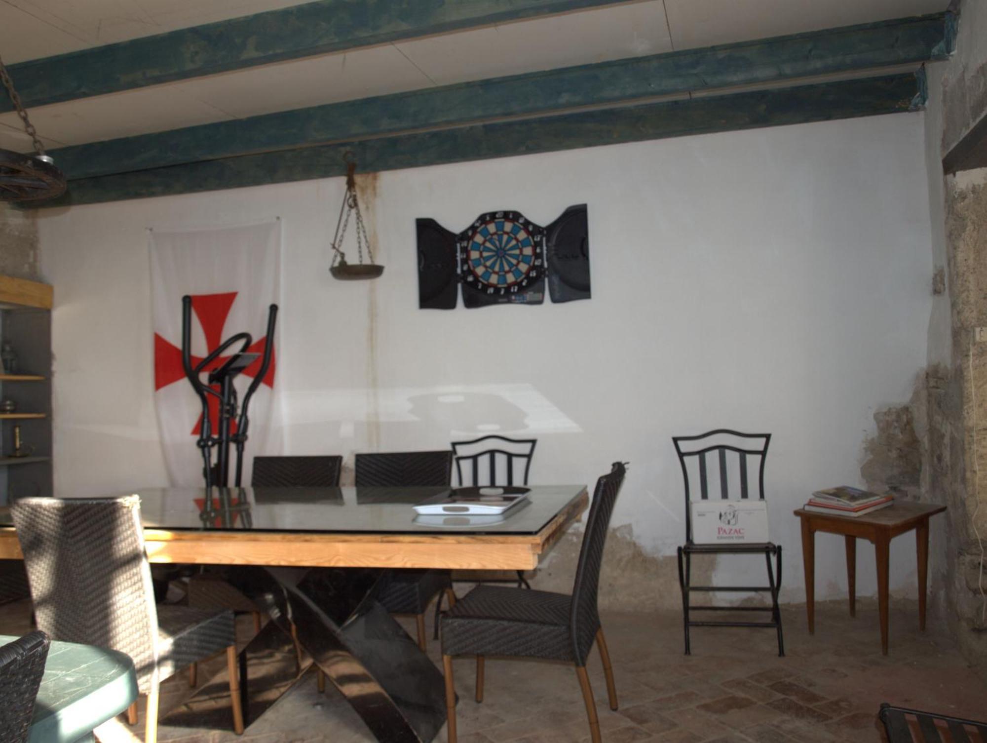 Insolite Studio -La Tour Des Templiers- Montfrin エクステリア 写真
